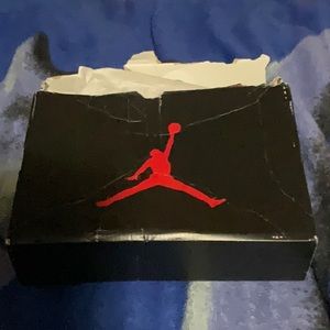 Hello im selling me shoes for me p